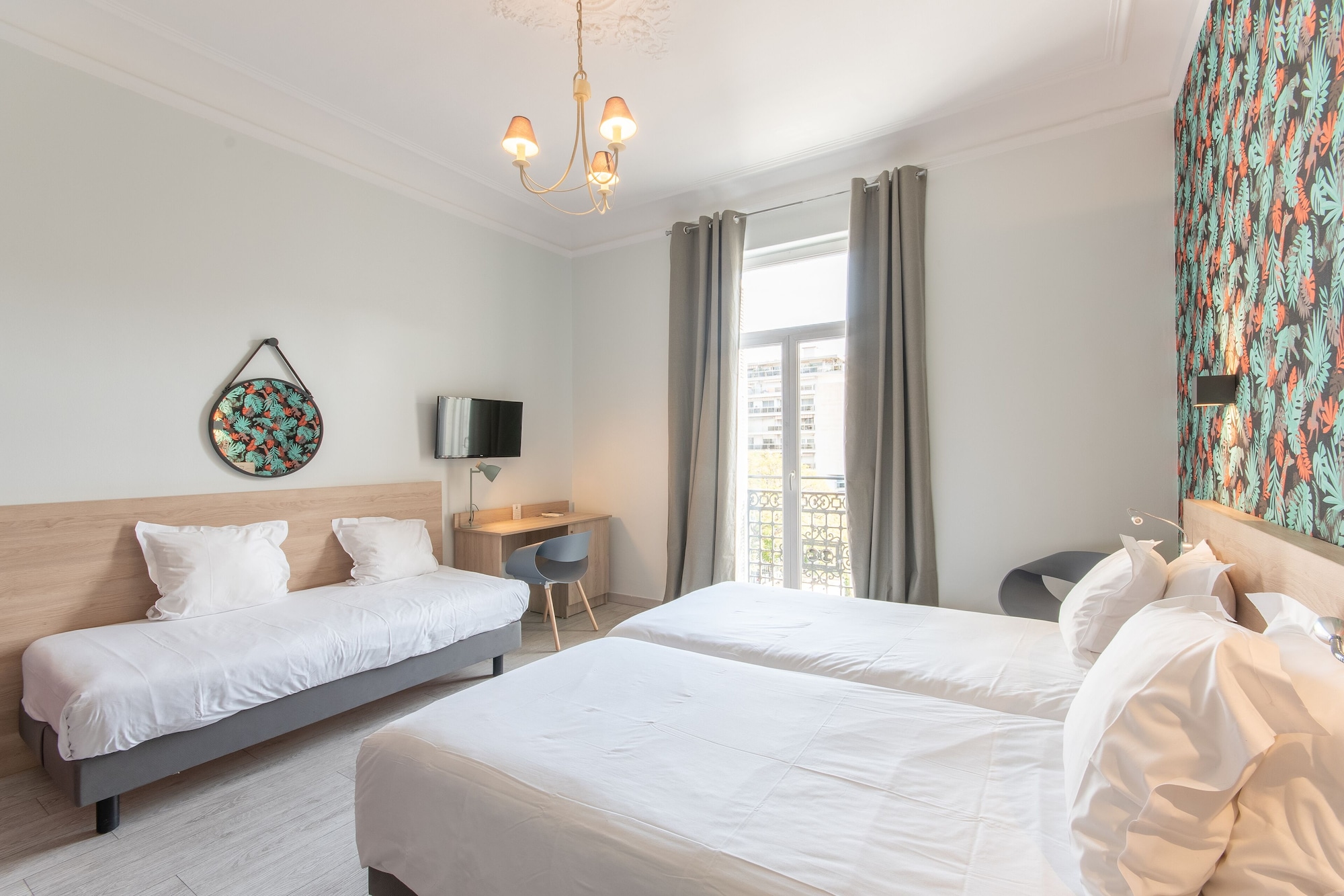 DELUXE, 1 DOUBLE AND 1 SINGLE BED