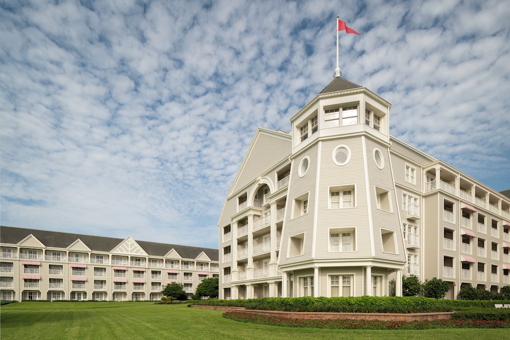 Disneys Yacht Club Resort 2/50