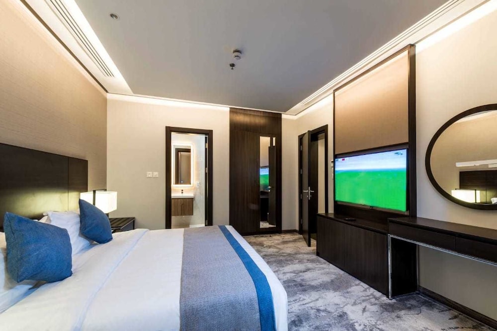 JUNIOR SUITE, QUEEN BED
