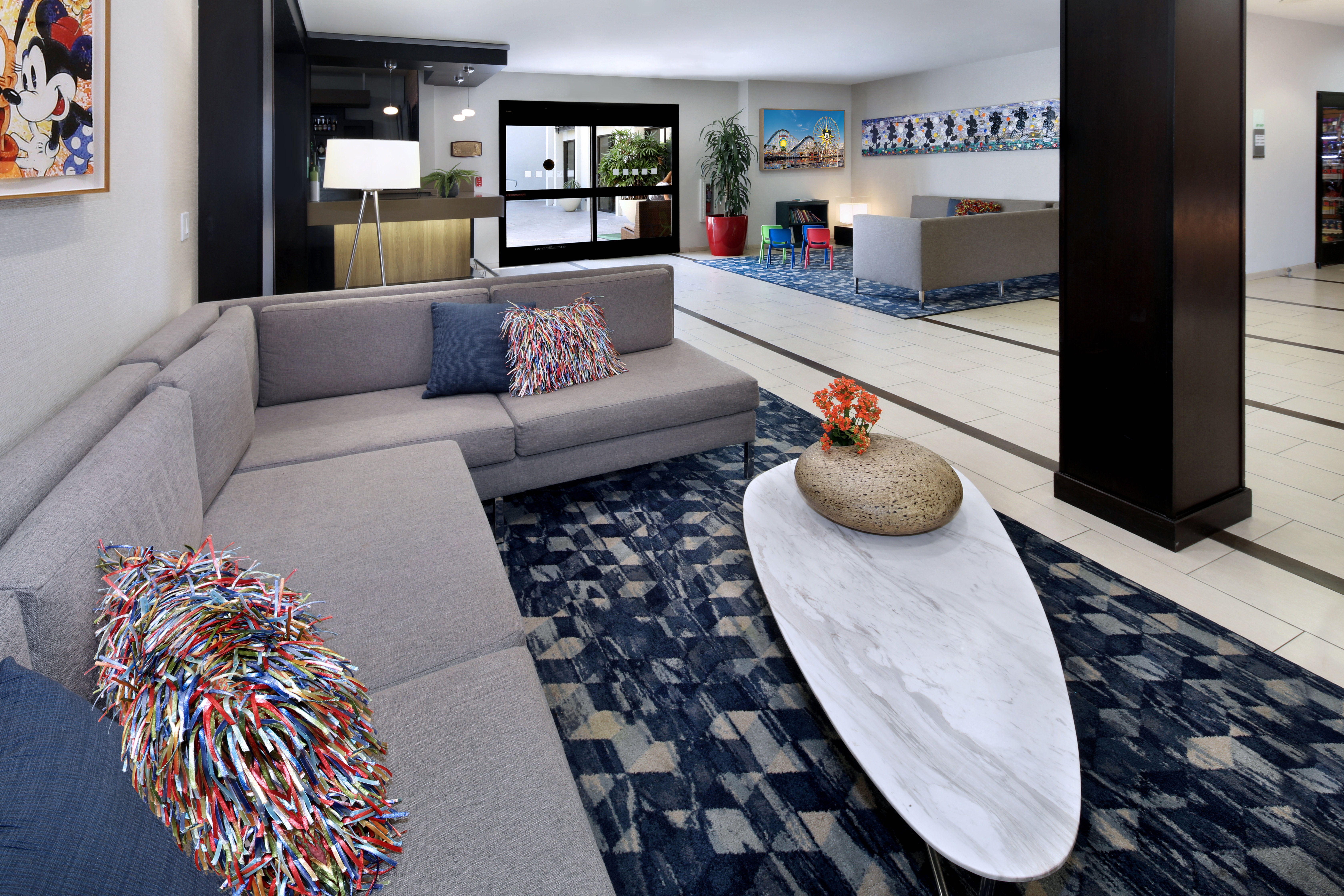 Holiday Inn Hotel And Suites Anaheim (1 Blk/Disneyland) 26/53