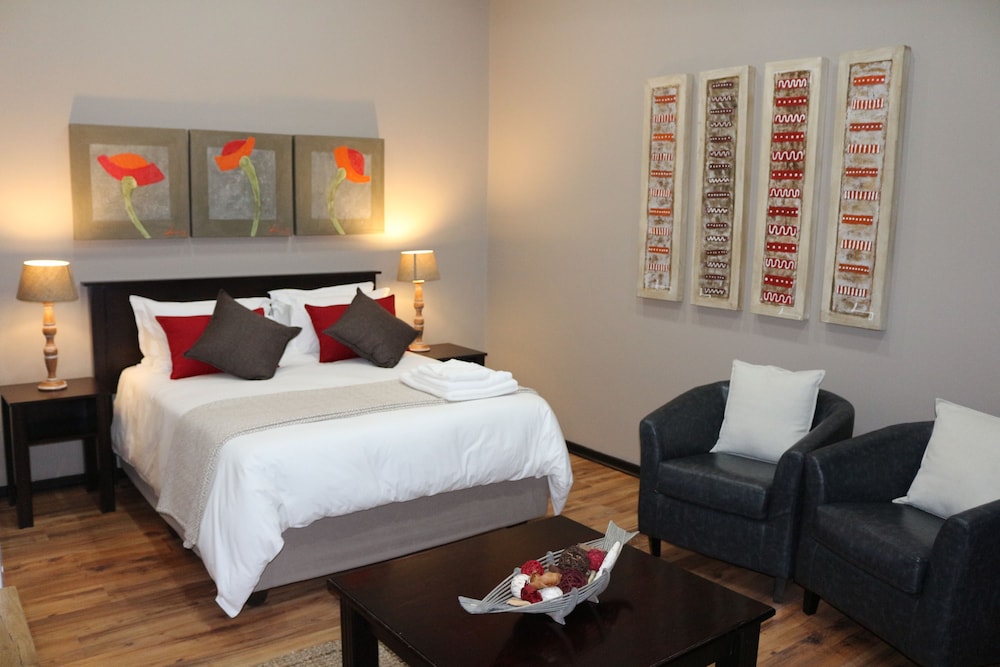 LUXURY, QUEEN BED