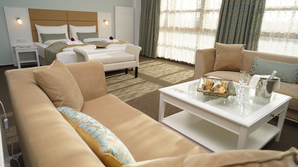 Hotel Class 16/23