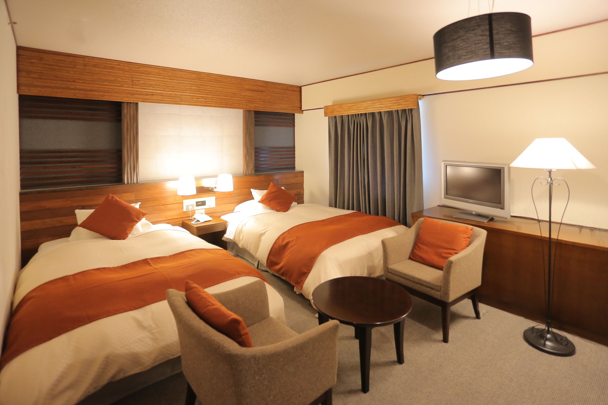DELUXE, TWIN BEDS