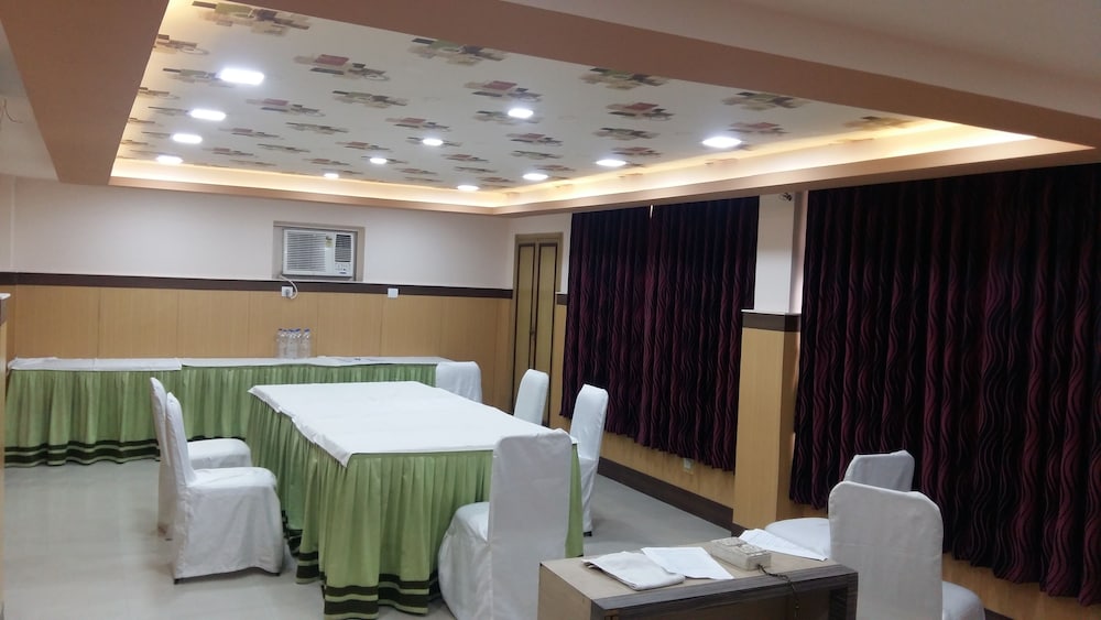 HOTEL EXECUTIVE TOWER 25/50