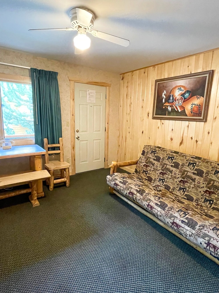 Spirit Lake Lodge and Snowmobile Rentals 30/63