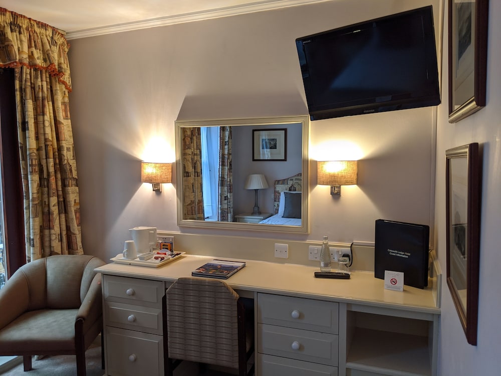 Cotswold Lodge Hotel 38/64