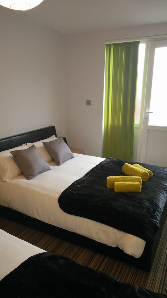 Old Trafford Guest House 8/35