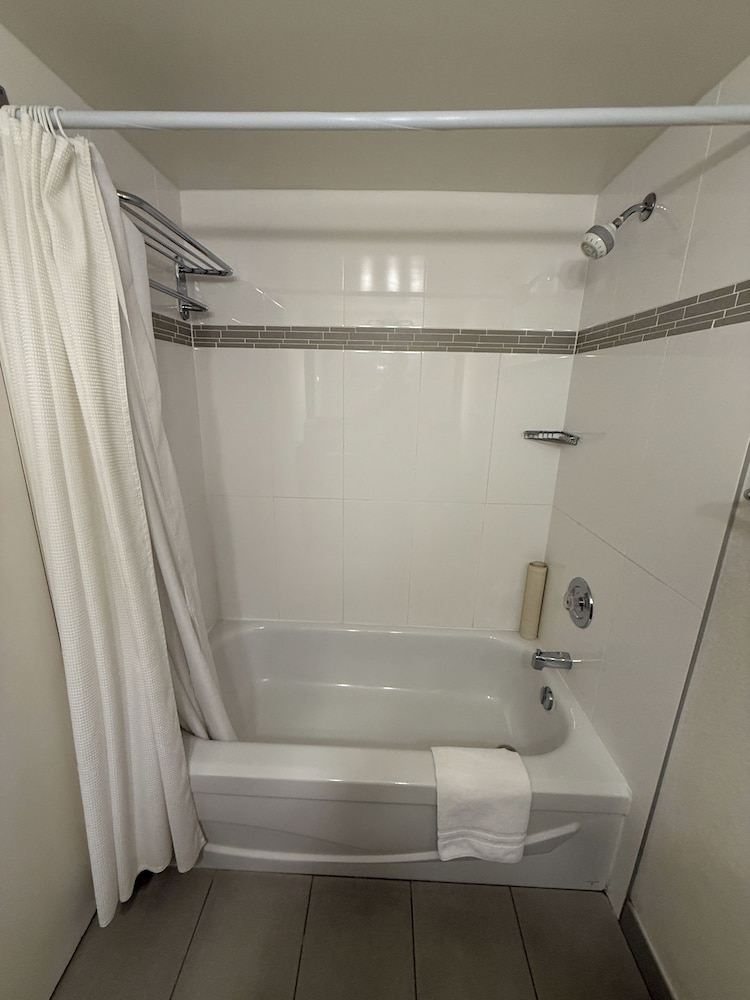 Tantalus Resort Lodge 54/55