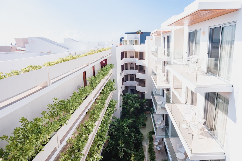 Antera Hotel and Residences 62/66