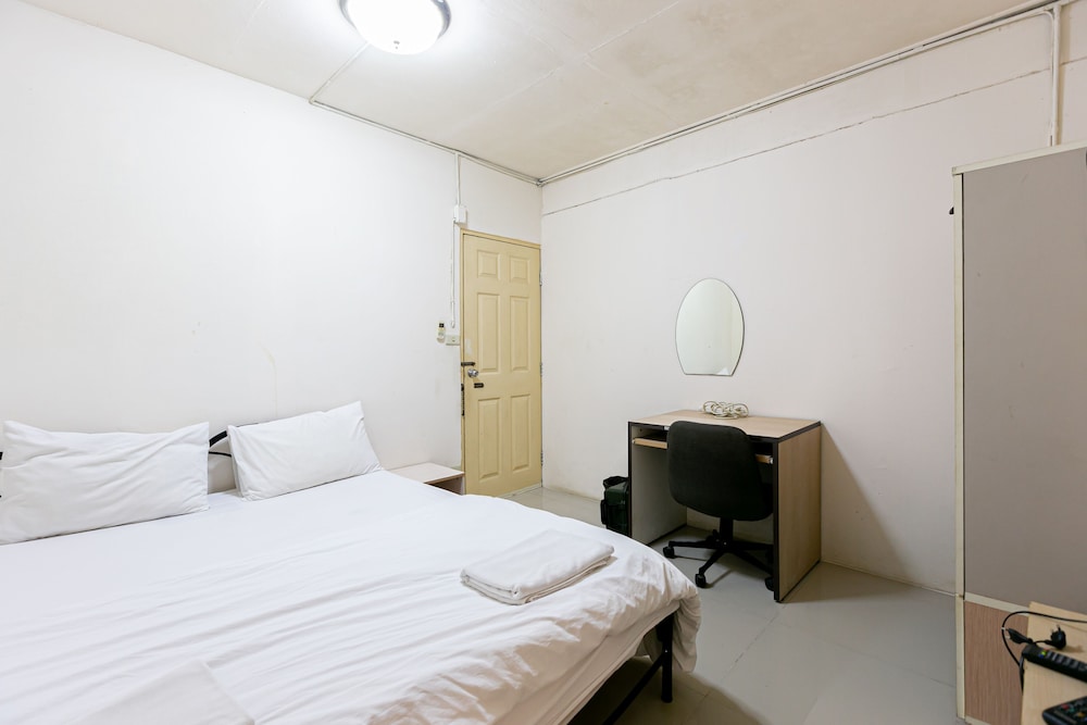 ROOM, SINGLE