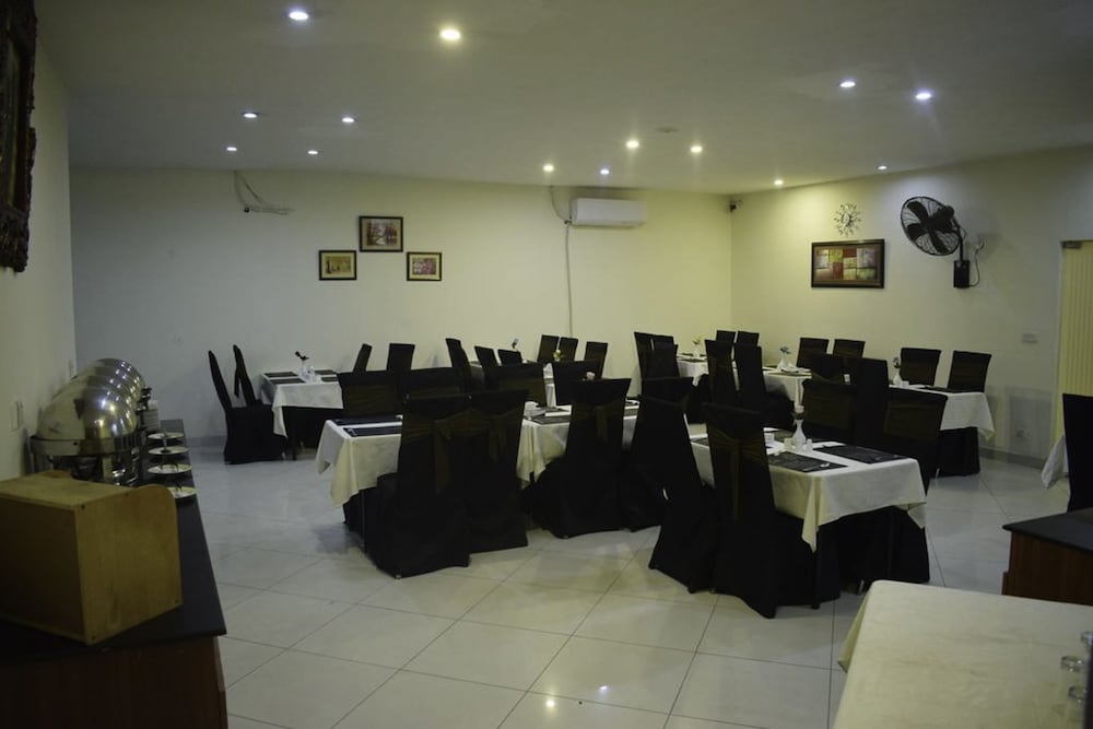 Grand Millennium Hotel Lahore (Local) 36/41