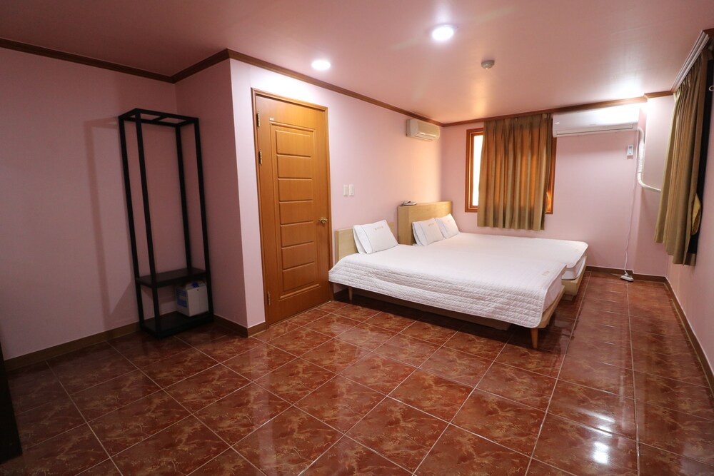 Centum Motel 10/35