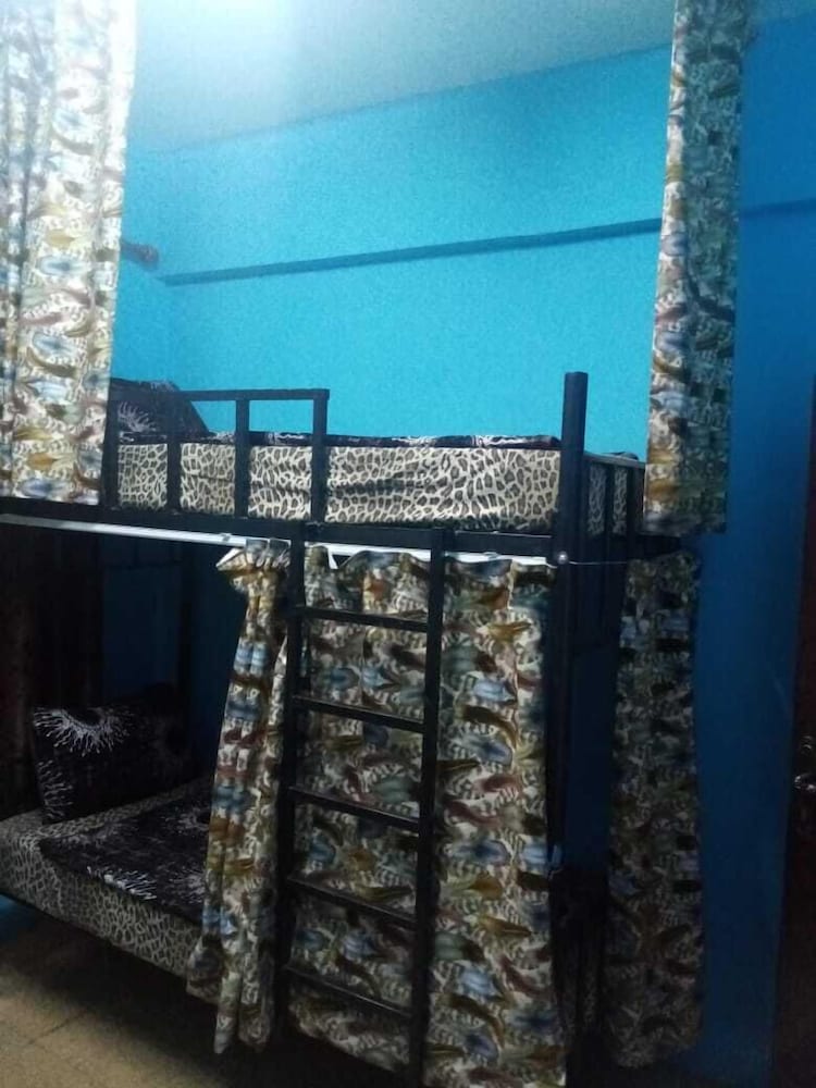 Cliff Hostel 35/36