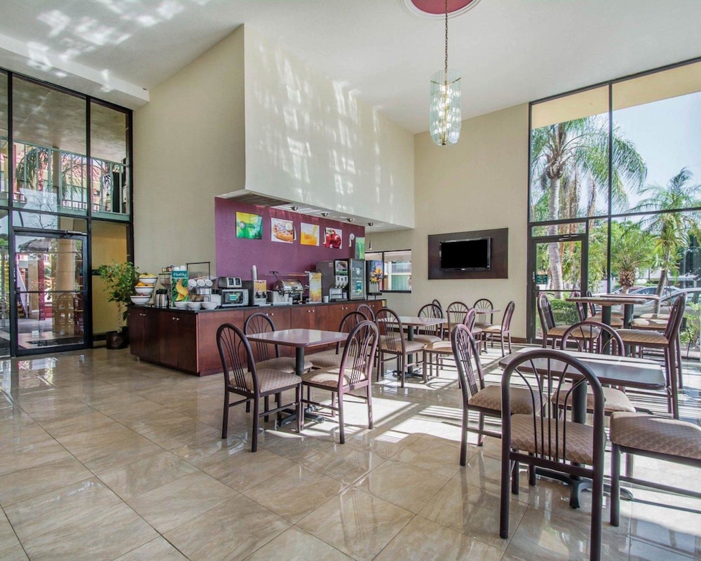 Quality Inn & Suites At Tropicana Field 31/39