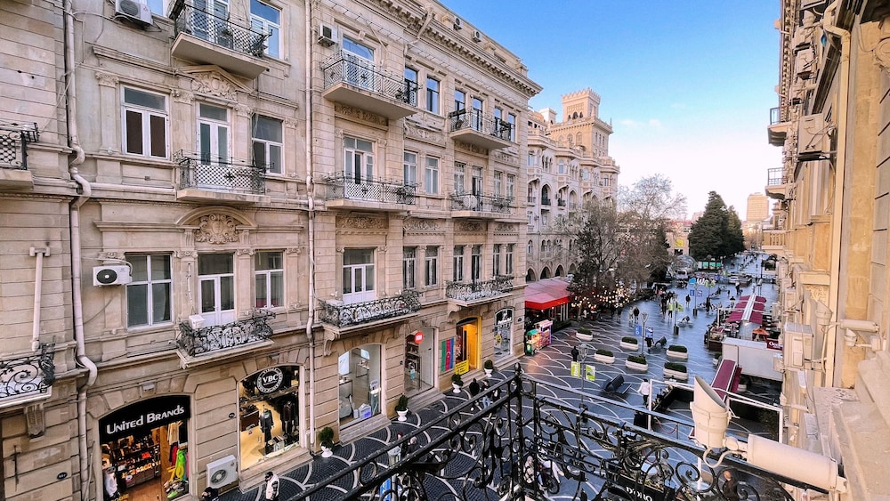 Austin Hotel Baku 68/71