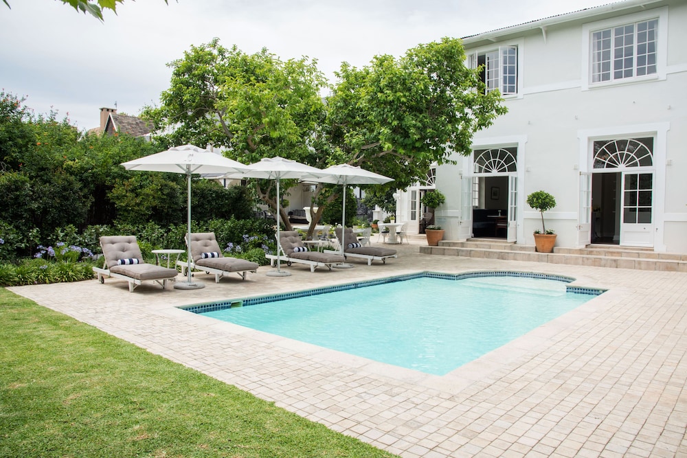 River Manor Boutique Hotel 53/58