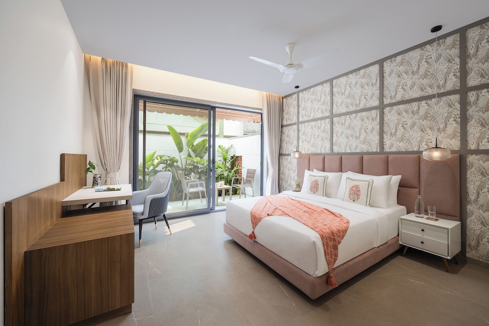 ELIVAAS Cloud 7 4 BHK Villa with Pvt Pool 23/72