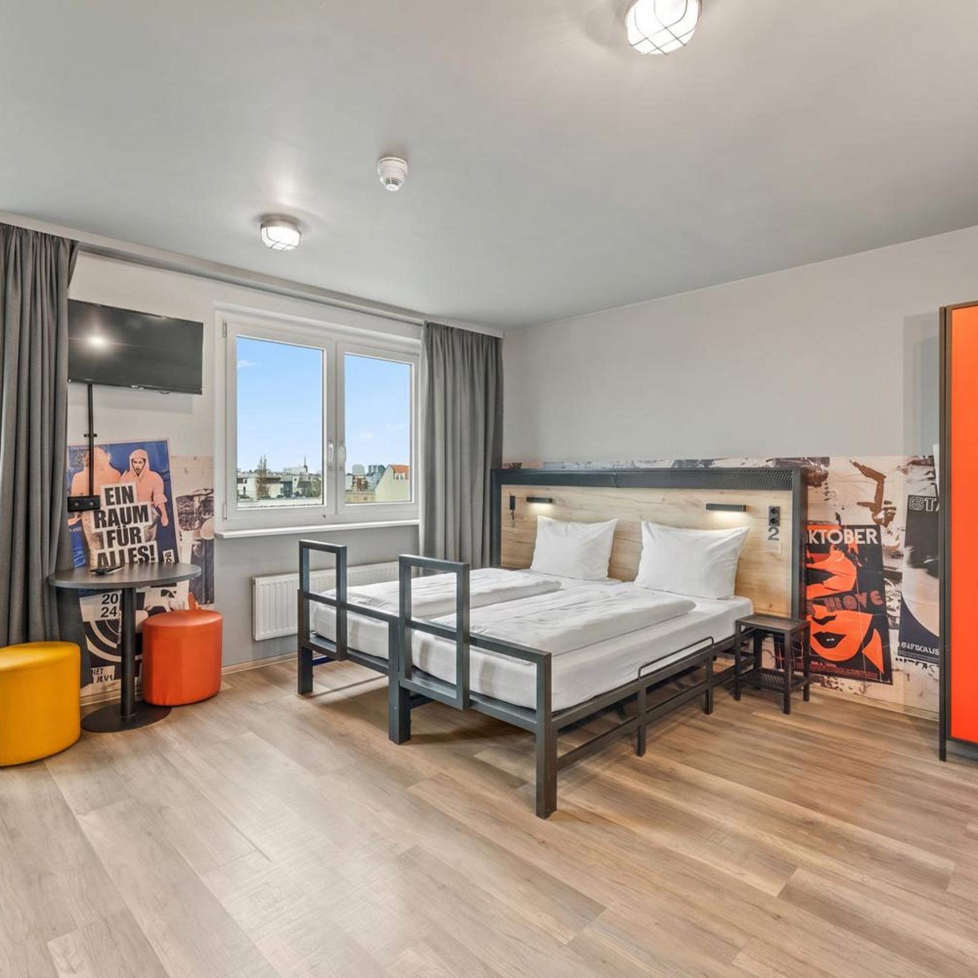 Room, Quadruple, Single Bed