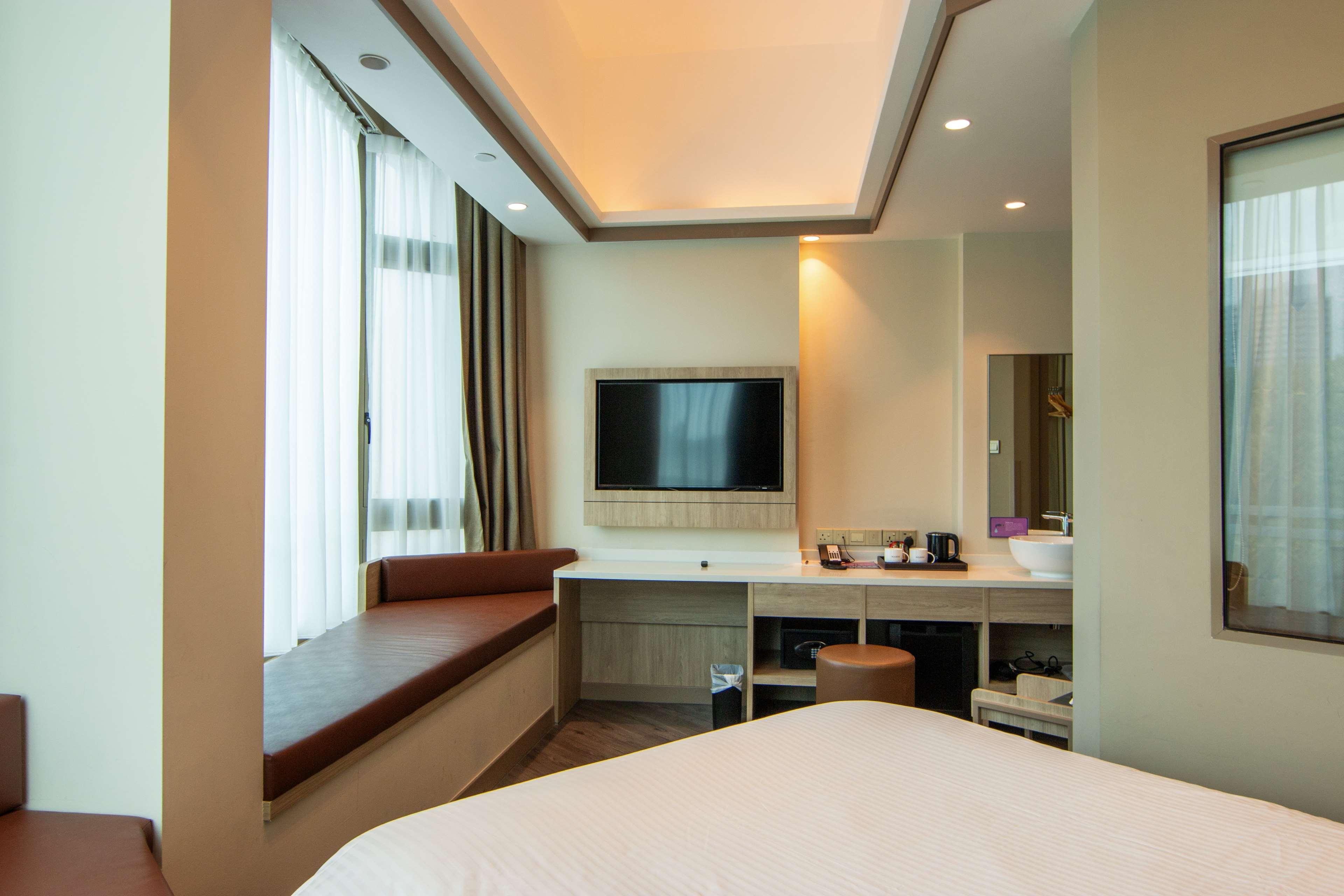 Aqueen Prestige Hotel Jalan Besar 14/42