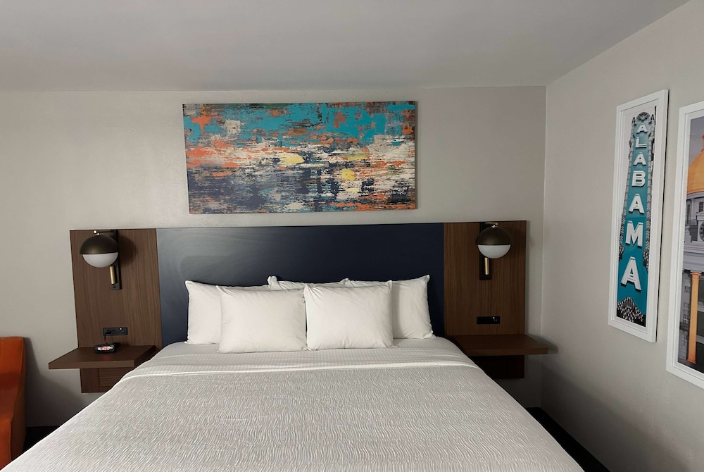 غرفة بسرير كينج لذوي الإعاقة، La Quinta Inn & Suites by Wyndham Birmingham Homewood 6/10