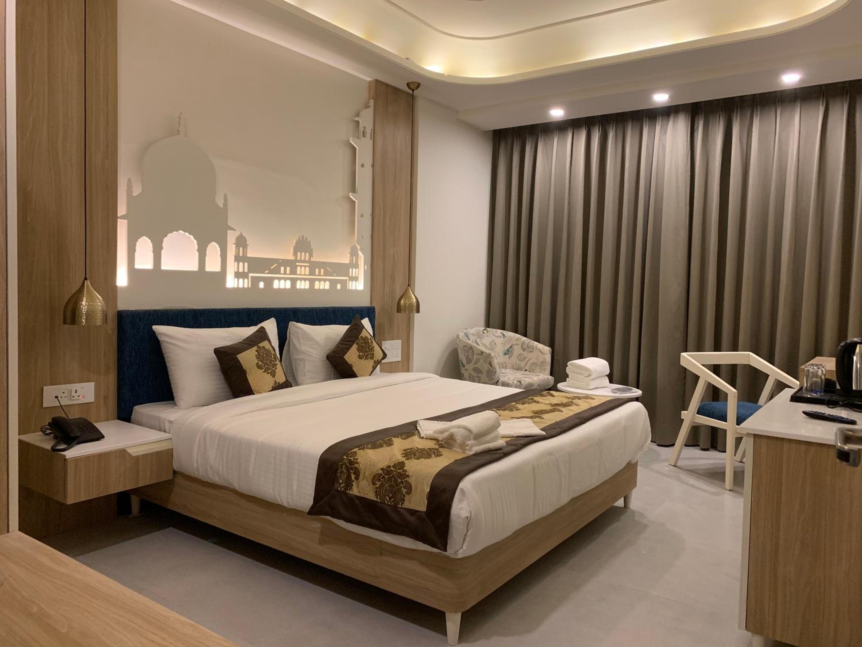 Hotel Ratangarh Palace 12/17