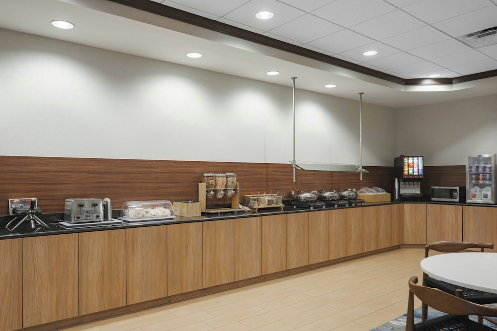 Fairfield Inn Suites By Marriott Louisville East 7/50