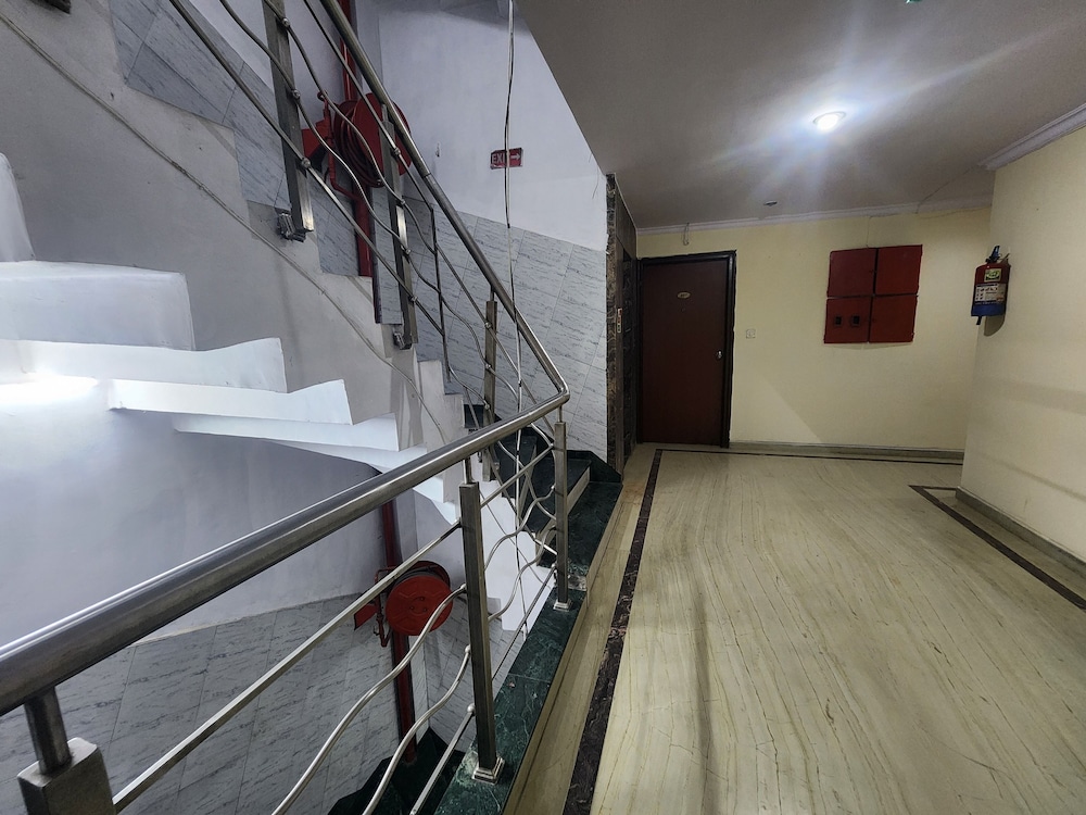 Oyo Rooms 760 Karol Bagh Metro Station 38/50