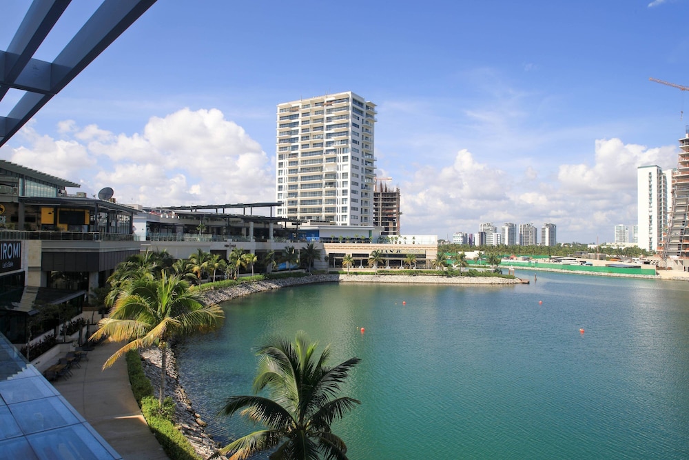 Renaissance Cancun Resort And Marina 6/76