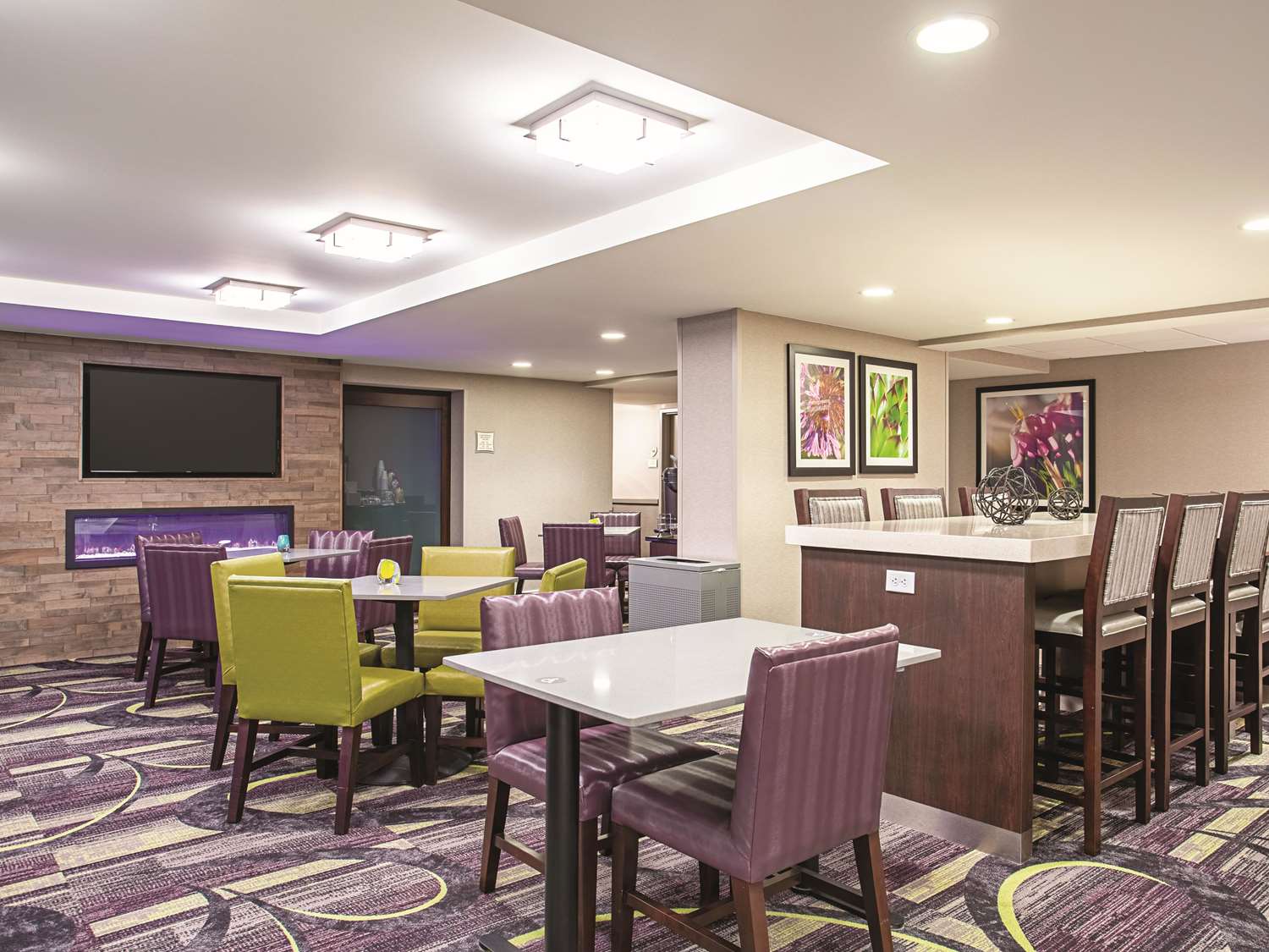 La Quinta Inn & Suites by Wyndham Baltimore N / White Marsh 36/46