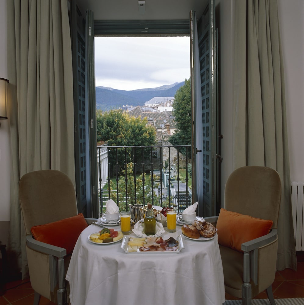 Parador De La Granja 41/50