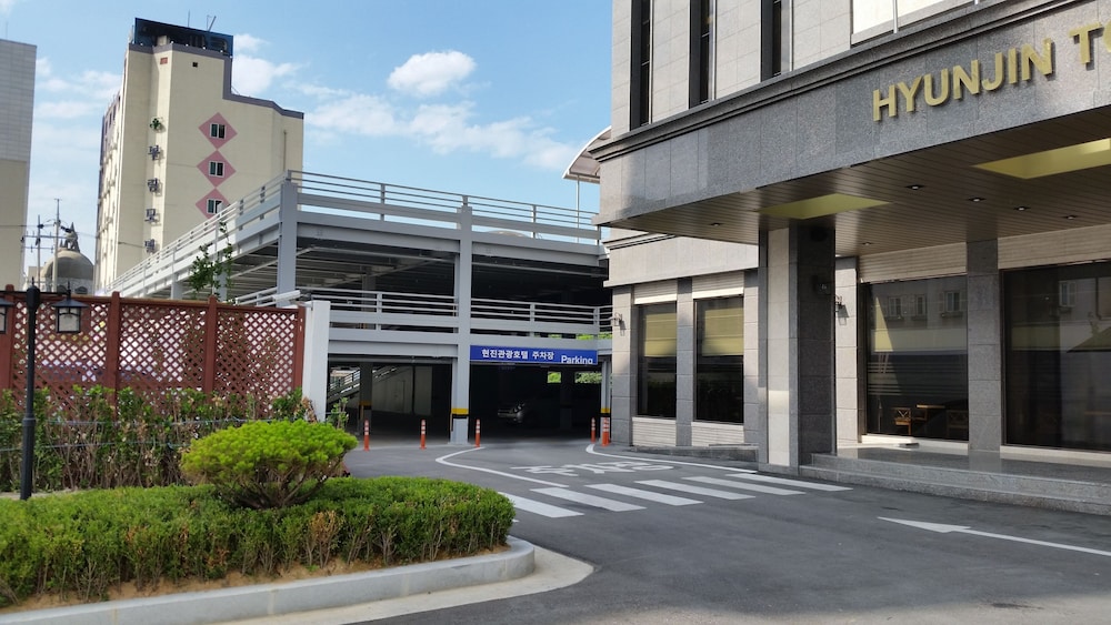 Hyunjin Tourist Hotel 62/72