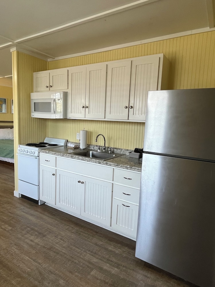 Seashell Village Resort 8/70