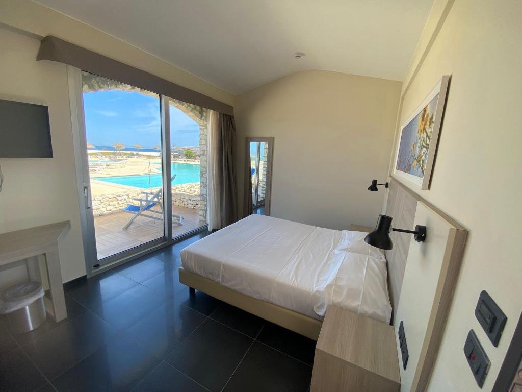 Classic, Double Bed, Pool View