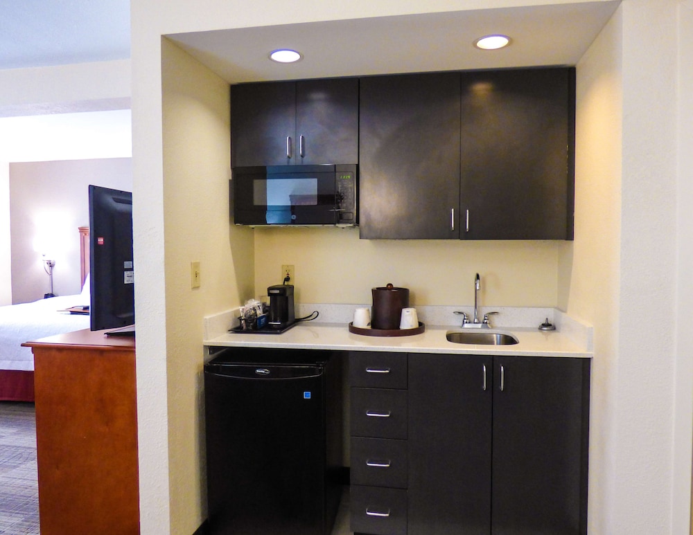 Hampton Inn Charleston Southbridge 35/41
