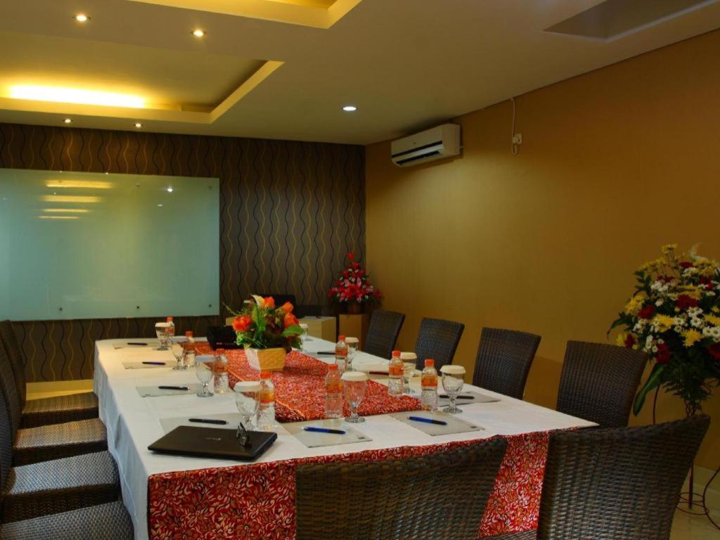 Sumi Hotel Simpang Lima Semara 31/32