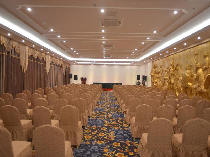Vienna Hotel (Guilin Railway Station Liangjiang Sihu) 40/45