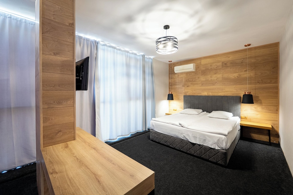 DELUXE, APARTMENT