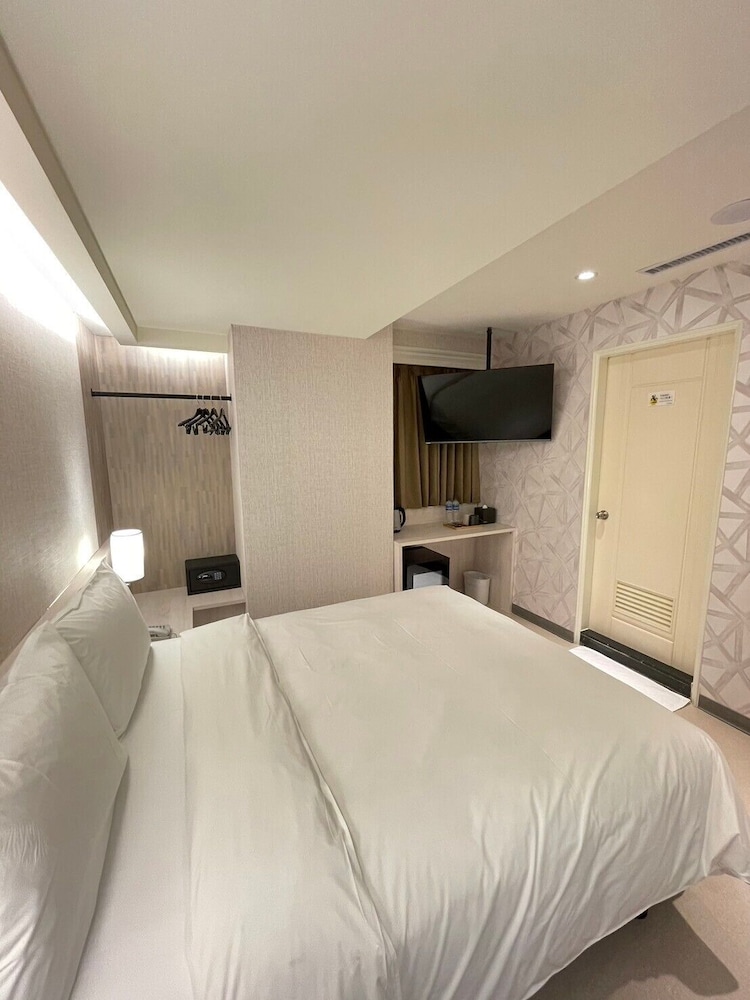 New City Hotel 16/41