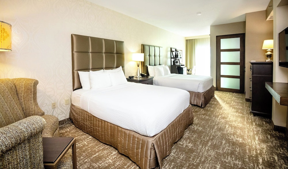 CROWNE PLAZA CHARLESTON AIRPORT CONV CTR 17/76