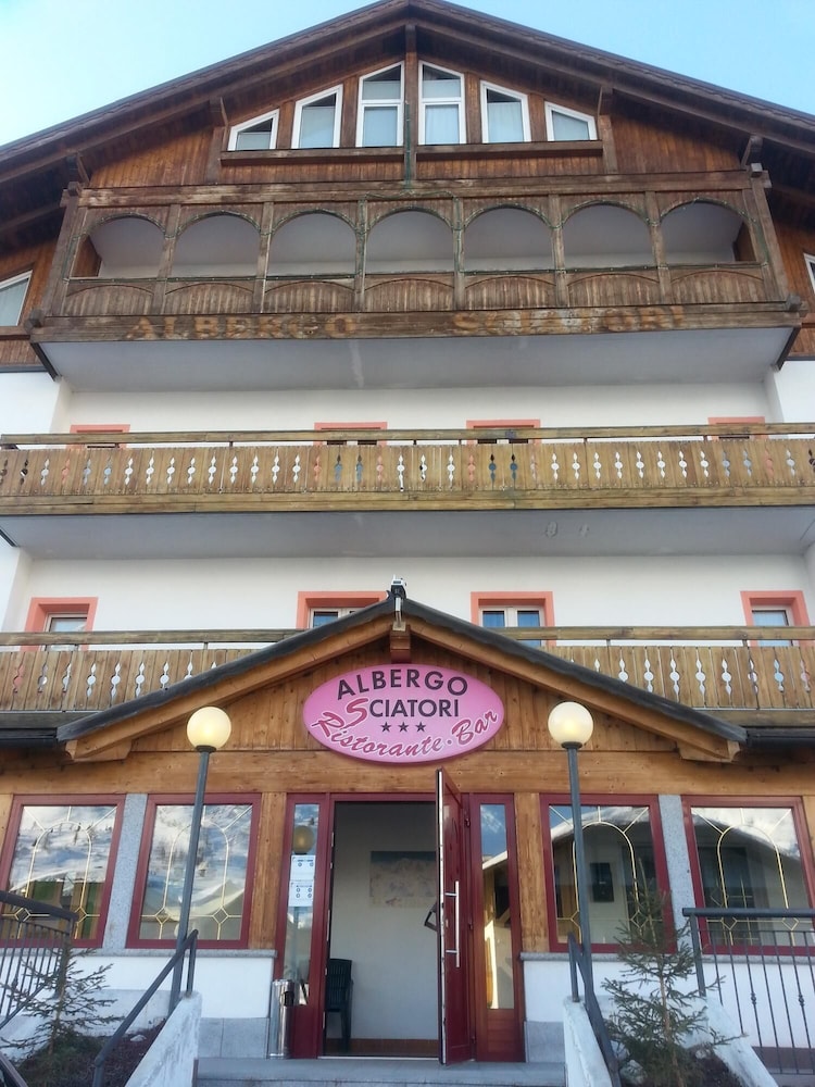 HOTEL SCIATORI 1/31