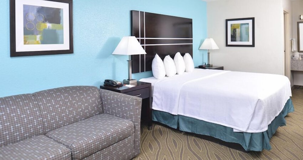 Howard Johnson by Wyndham Houston Heights/Downtown 3/23
