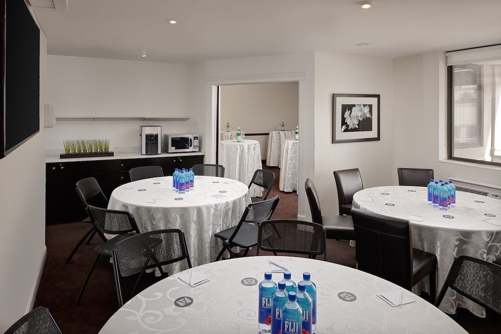 The Andrew Hotel 30/35