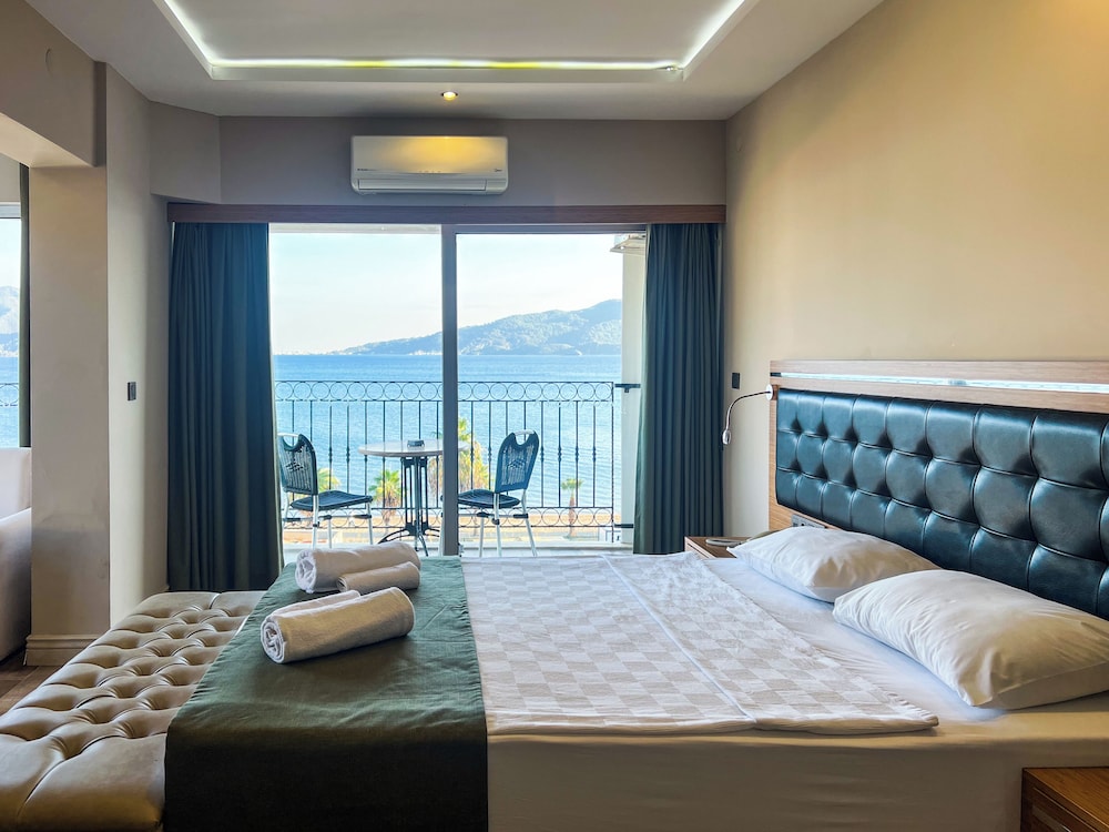 STANDARD, DOUBLE OR TWIN BED, SEA VIEW