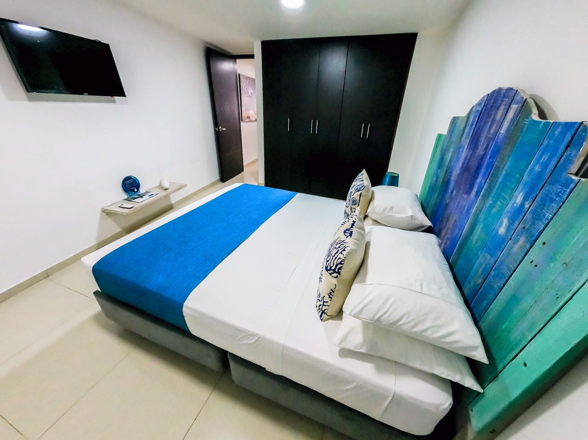 1 Bedroom, Mini, Suite, Double Bed, Sofa، White Coral Apartasuites 2/3