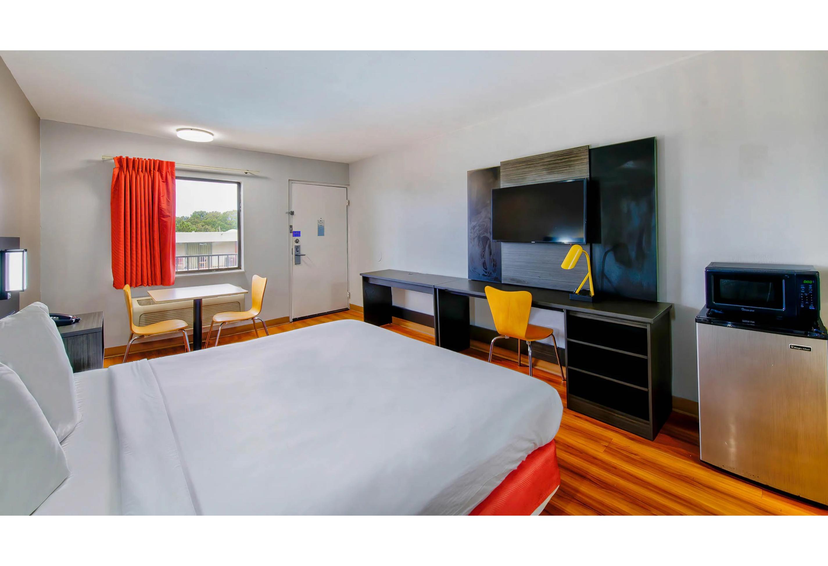 1 King Bed - Mobility Accessible RI Shower Nsmk