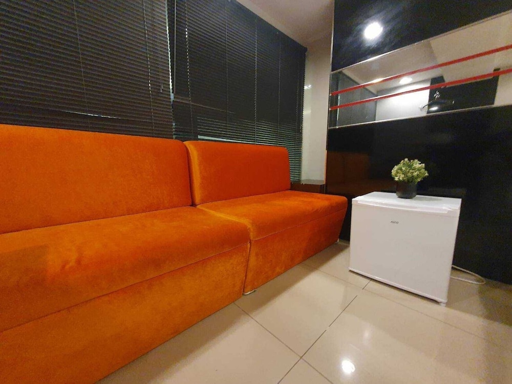 De Lux Bangkok Hotel 8/52