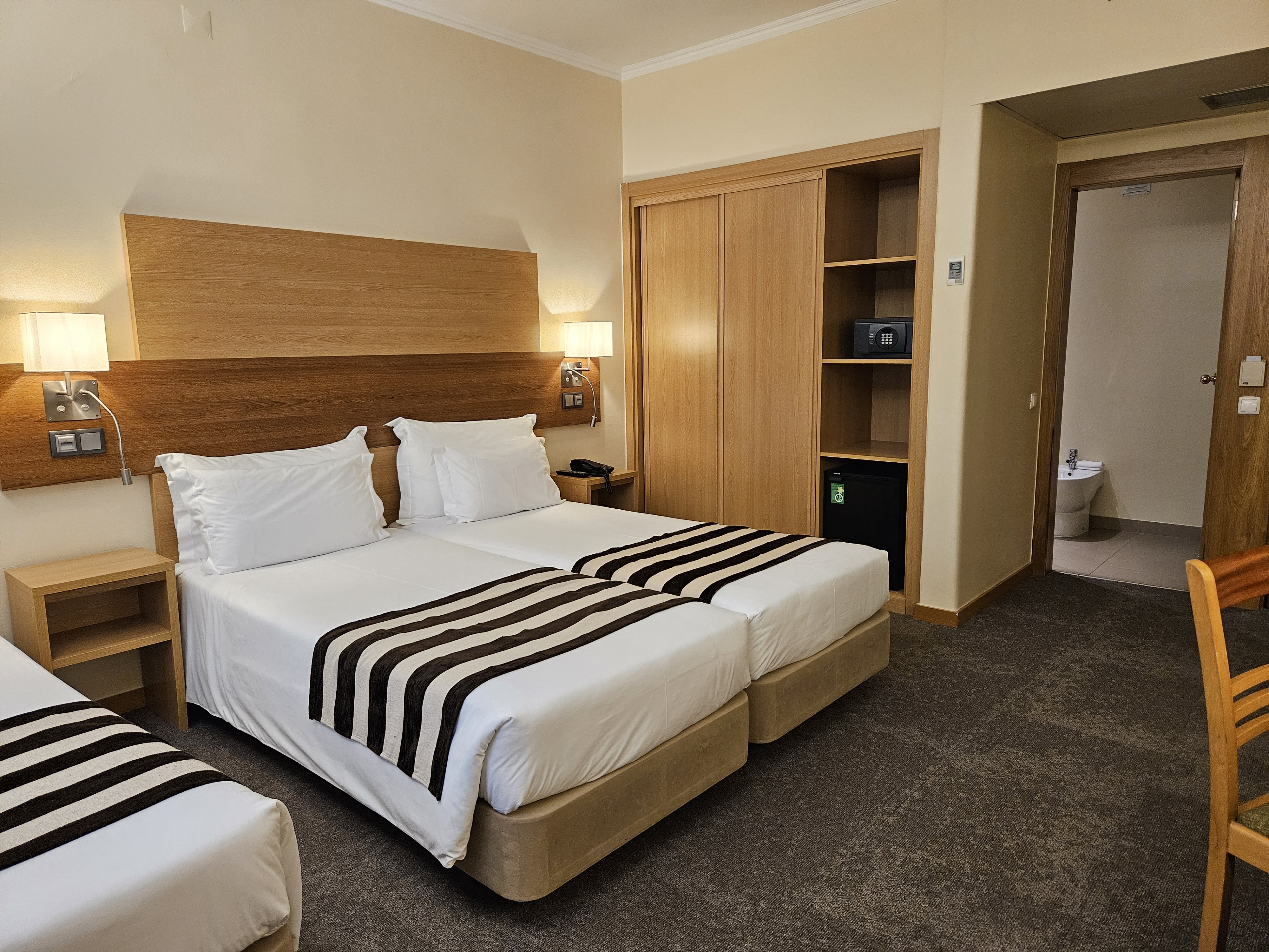 Room, Triple
