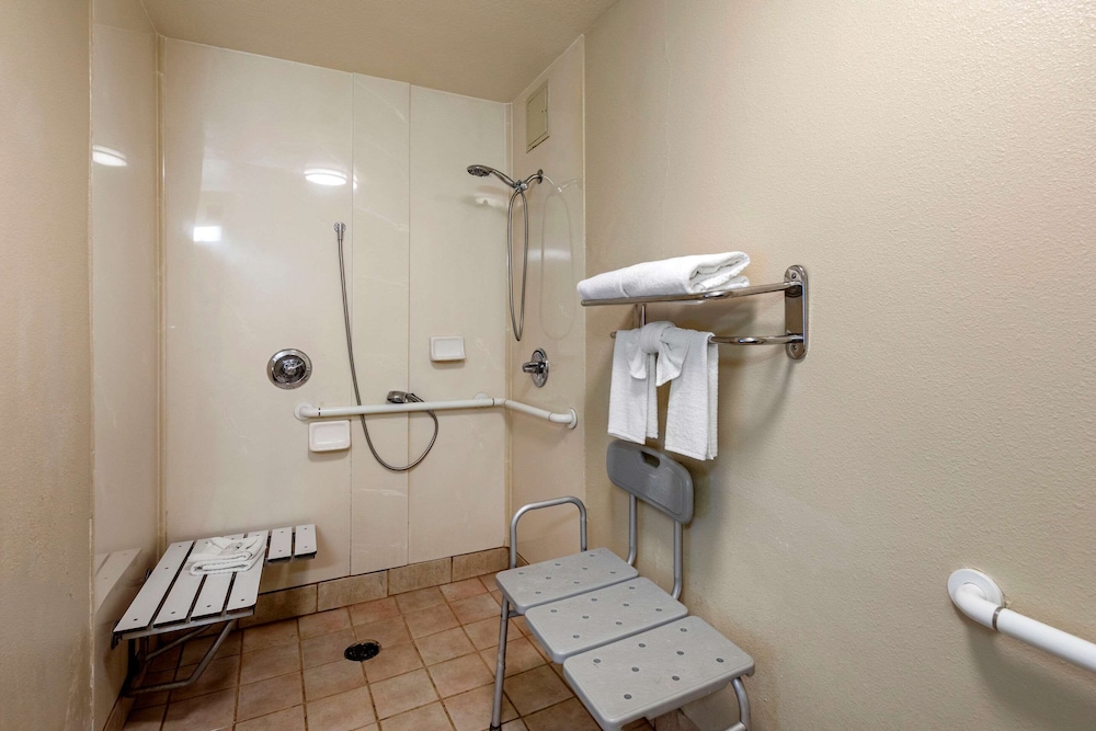 Quality Inn Placentia Anaheim Fullerton 11/50