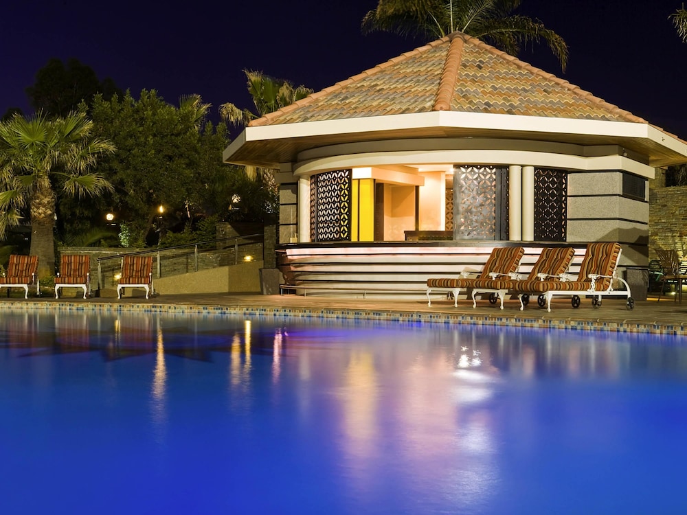 Movenpick Hotel Windhoek 68/70