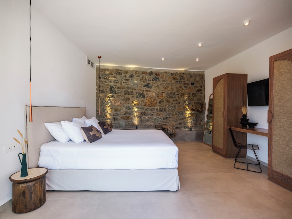 JUNIOR SUITE, POOL FRONT